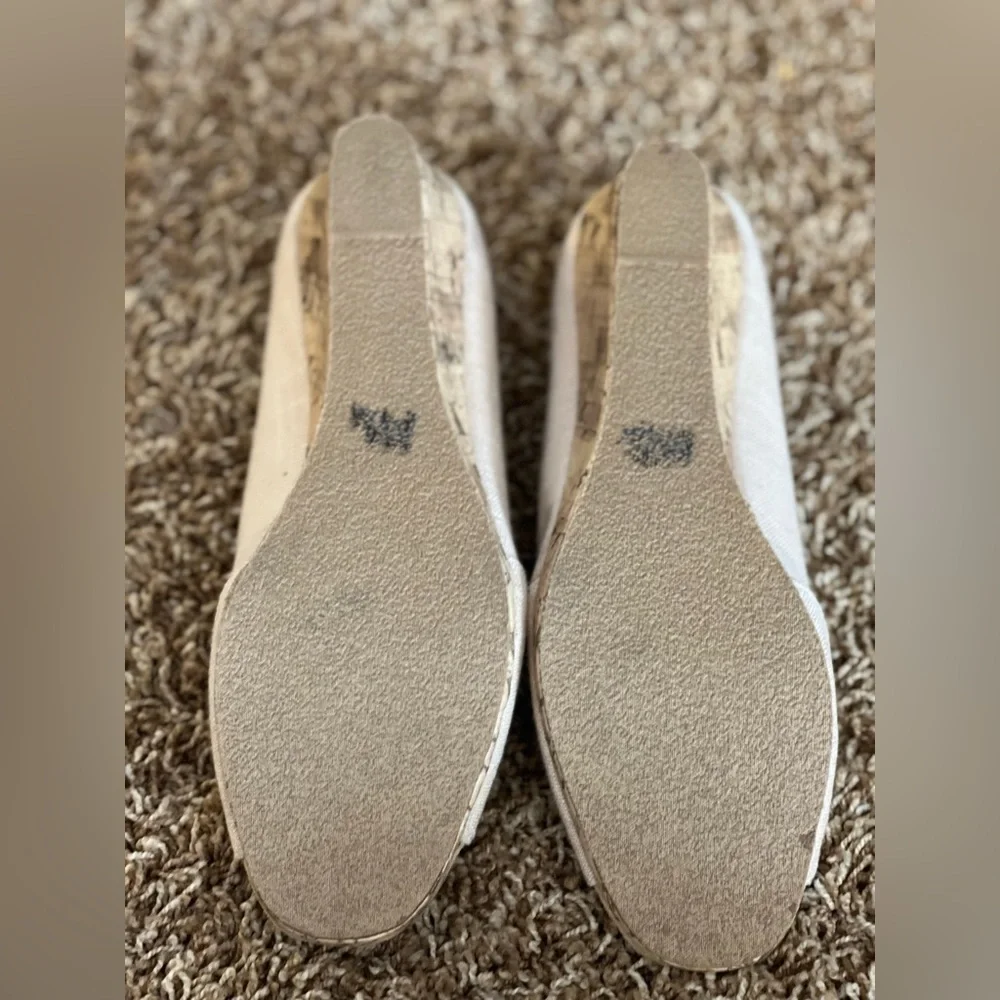 LADIES SZ 10 ANTIQUE WHITE SLIP ONS